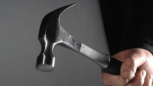 زوج يُنهي حياة زوجته ب"مطرقة"ويُقدم على الإنتحار بضواحي مدينة أكادير 1 مطرقة