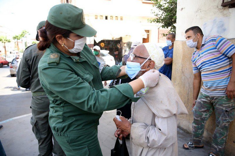 تعليمات جديدة أُعطيت لرجال السلطة من اجل فرض الكمامة في الأماكن العامة 1 فرض الكمامة