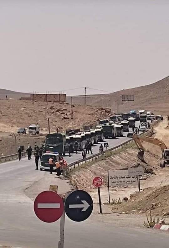 أزمة عطش خانقة تُخرج الجزائريين للاحتجاج في مظاهرة حاشدة والدرك الوطني يواجهها بالقمع (صور+فيديو) أزمة عطش خانقة تُخرج الجزائريين للاحتجاج في مظاهرة حاشدة والدرك الوطني يواجهها بالقمع (صور+فيديو)