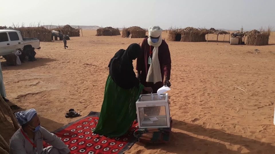 بالصور.. ساكنة تندوف بدون منازل وتصوت في الإنتخابات الجزائرية بالصور.. ساكنة تندوف بدون منازل وتصوت في الإنتخابات الجزائرية