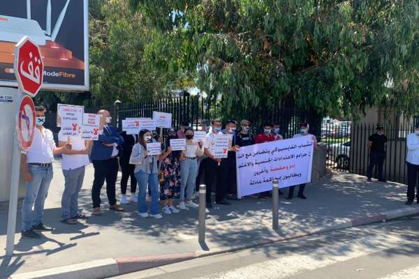 بالصور.. تنظيم وقفة احتجاجية تضامنا مع ضحايا سليمان الريسوني وعمر الراضي أمام محكمة استئناف الدار البيضاء بالصور.. تنظيم وقفة احتجاجية تضامنا مع ضحايا سليمان الريسوني وعمر الراضي أمام محكمة استئناف الدار البيضاء