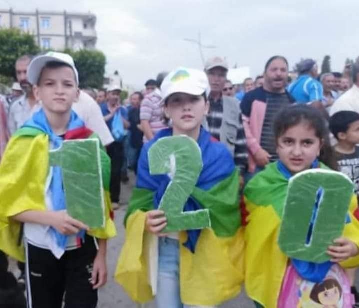 تصعيد وزحف نحو ولايات أخرى.. الحراك الشعبي يوحد كلمة الجزائريين للجمعة 120 على التوالي وبصوت واحد “لا انتخابات مع العصابات” تصعيد وزحف نحو ولايات أخرى.. الحراك الشعبي يوحد كلمة الجزائريين للجمعة 120 على التوالي وبصوت واحد “لا انتخابات مع العصابات”