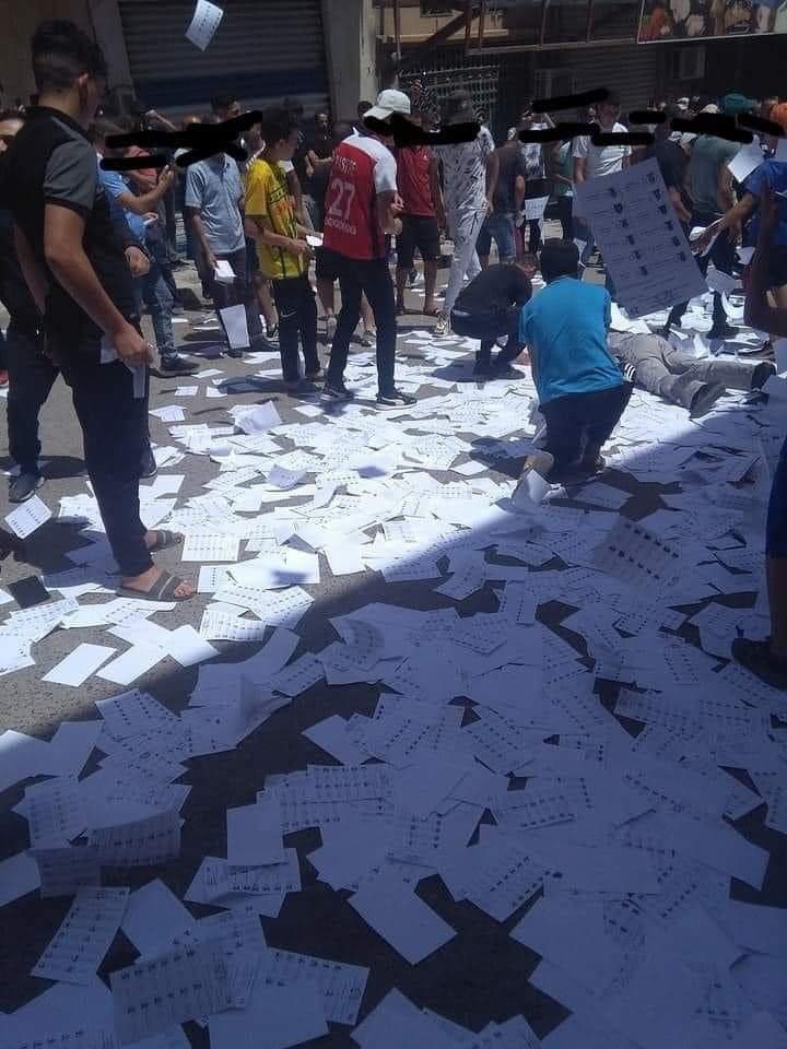 مظاهرات/ اعتقالات/ عنف ورصاص مطاطي.. الجزائريون يقاطعون الانتخابات وغضب شعبي عارم يجتاح عدة ولايات (صور+فيديو) مظاهرات/ اعتقالات/ عنف ورصاص مطاطي.. الجزائريون يقاطعون الانتخابات وغضب شعبي عارم يجتاح عدة ولايات (صور+فيديو)