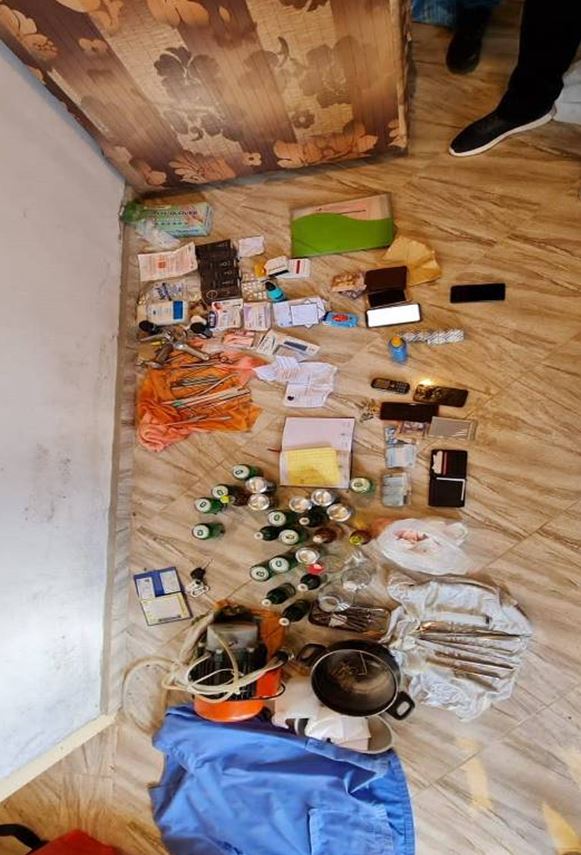 انفراد.. توقيف ممرض حول فيلا سكنية بأزرو إلى عيادة يجري فيها عمليات الإجهاض السري (تفاصيل) انفراد.. توقيف ممرض حول فيلا سكنية بأزرو إلى عيادة يجري فيها عمليات الإجهاض السري (تفاصيل)