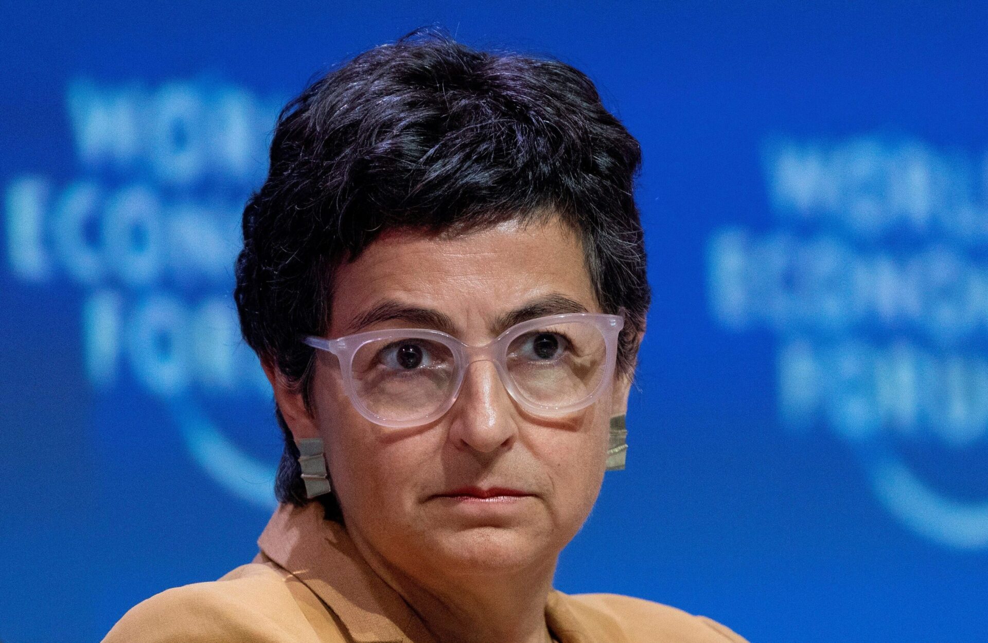 بسبب "بن بطوش".. وزيرة خارجية اسبانيا في ورطة جديدة والحكومة الإسبانية تتجه إلى إقالتها 1 Arancha Gonzalez Laya scaled