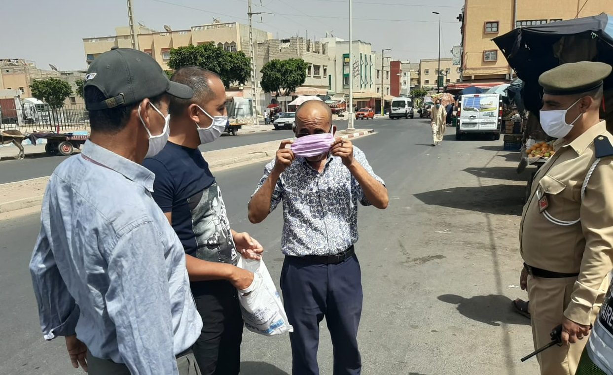 السلطات المحلية تبدأ في تحرير محاضر المخالفة لرافضي ارتداء الكمامة بالأماكن العامة 1 السلطات المحلية