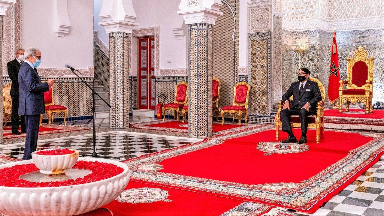 الملك محمد السادس والي بنك المغرب