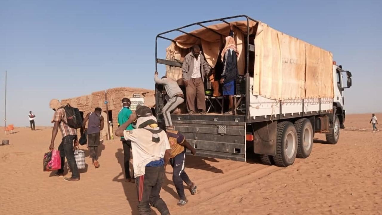 منظمة الهجرة تتهم الجزائر بطرد مهاجرين أفارقة ورميهم في الصحراء 1 طرد مهاجرين