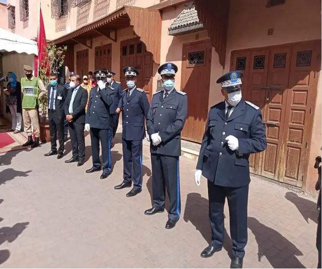 بحضور كبار المسؤولين الامنيين بمراكش.. مديرية حموشي تفتتح مقر المنطقة الأمنية الجديدة بالمدينة العتيقة بمراكش (صور) بحضور كبار المسؤولين الامنيين بمراكش.. مديرية حموشي تفتتح مقر المنطقة الأمنية الجديدة بالمدينة العتيقة بمراكش (صور)