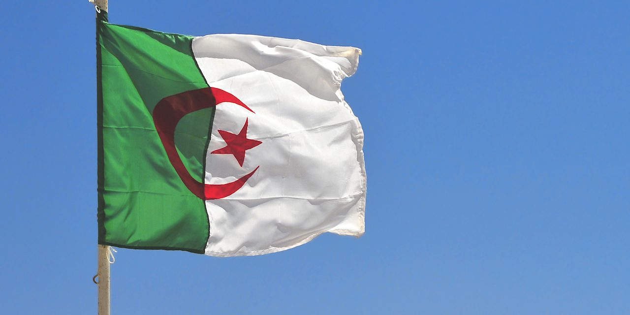 الإعلامي الكويتي أحمد الجار الله: هل تسعى الجزائر إلى عزل نفسها وأن تكون مثل إيران دولة منبوذة وراعية للإرهاب؟ 1 الجزائر 2