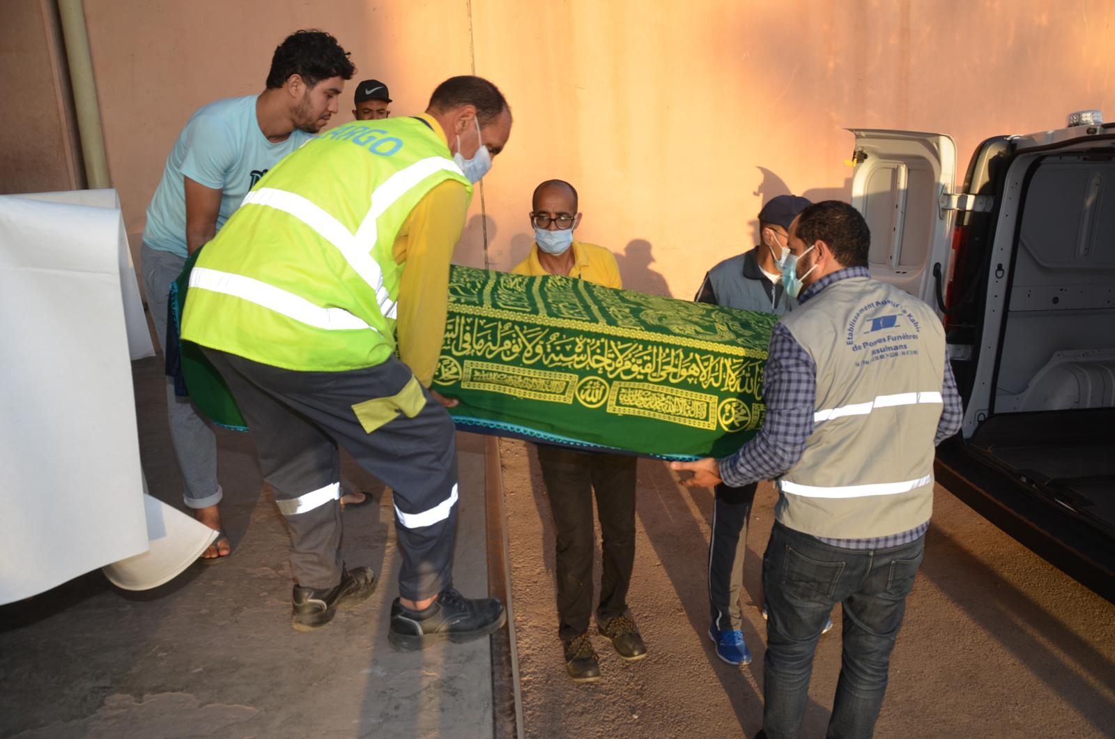 بالصور.. وصول جثماني السائقين المغربيين اللذين قتلا في مالي إلى مطار أكادير المسيرة 1 سائقي مالي 1