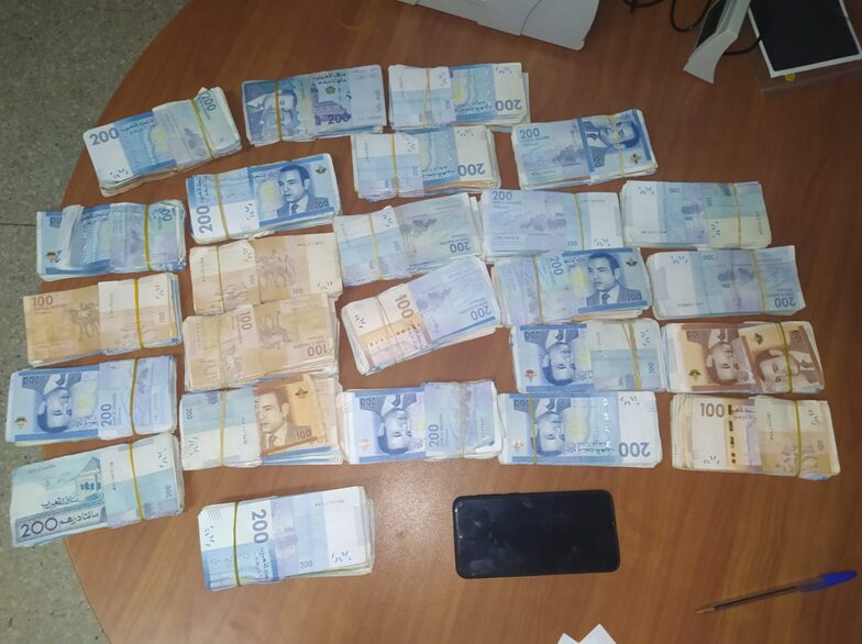 يتزعمها مالي.. الأمن و”الديستي” يفككان شبكة إجرامية تنشط في تنظيم الهجرة غير المشروعة والاتجار بالبشر بين المغرب وإسبانيا يتزعمها مالي.. الأمن و”الديستي” يفككان شبكة إجرامية تنشط في تنظيم الهجرة غير المشروعة والاتجار بالبشر بين المغرب وإسبانيا