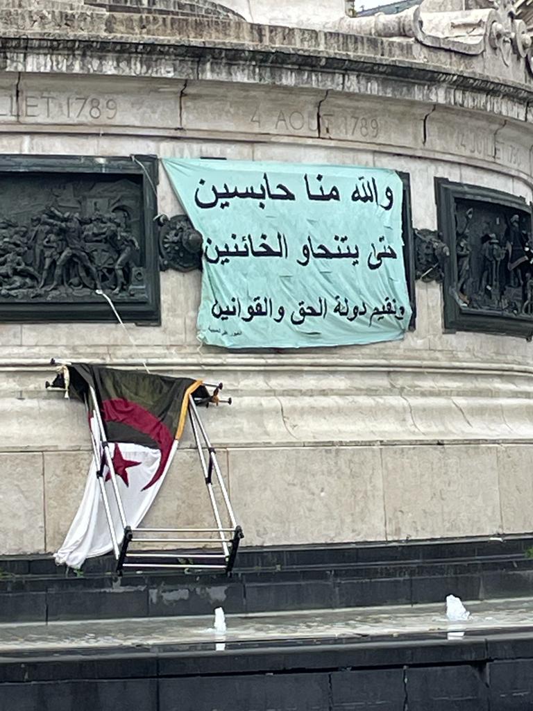 تخليدا لذكرى مرور 67 سنة على اندلاع «ثورة نونبر».. الآلاف من المواطنين الجزائريين بباريس يطالبون بتحرير وطنهم من نظام الكابرانات تخليدا لذكرى مرور 67 سنة على اندلاع «ثورة نونبر».. الآلاف من المواطنين الجزائريين بباريس يطالبون بتحرير وطنهم من نظام الكابرانات