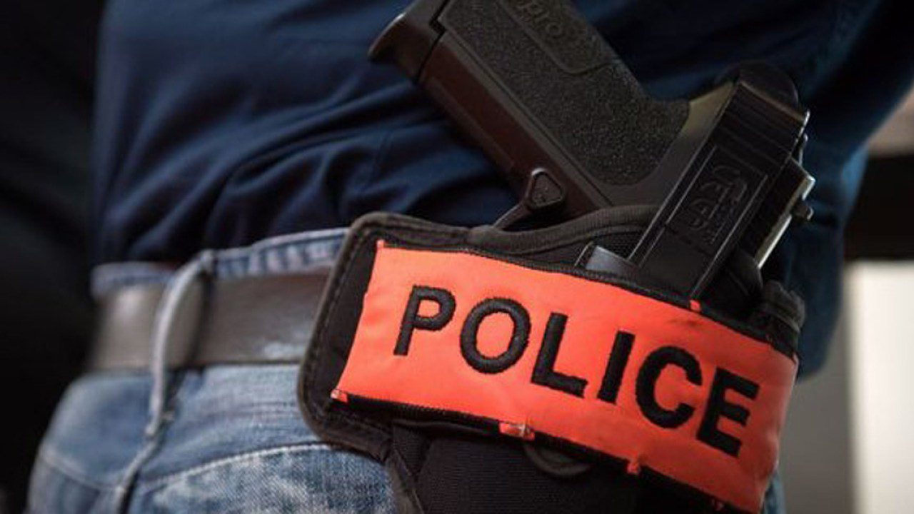 أكادير .. استرجاع وحجز السلاح الوظيفي الخاص بشرطي كان ضحية سرقة تحت التهديد بالعنف 1 police 5