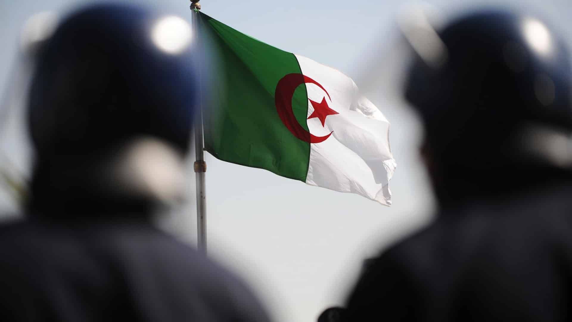 وفاءا للعهد.. الشعب الجزائري ينتفض للجمعة 156 على التوالي في وجه نظام الكابرانات (صور) 1 الجزائر1