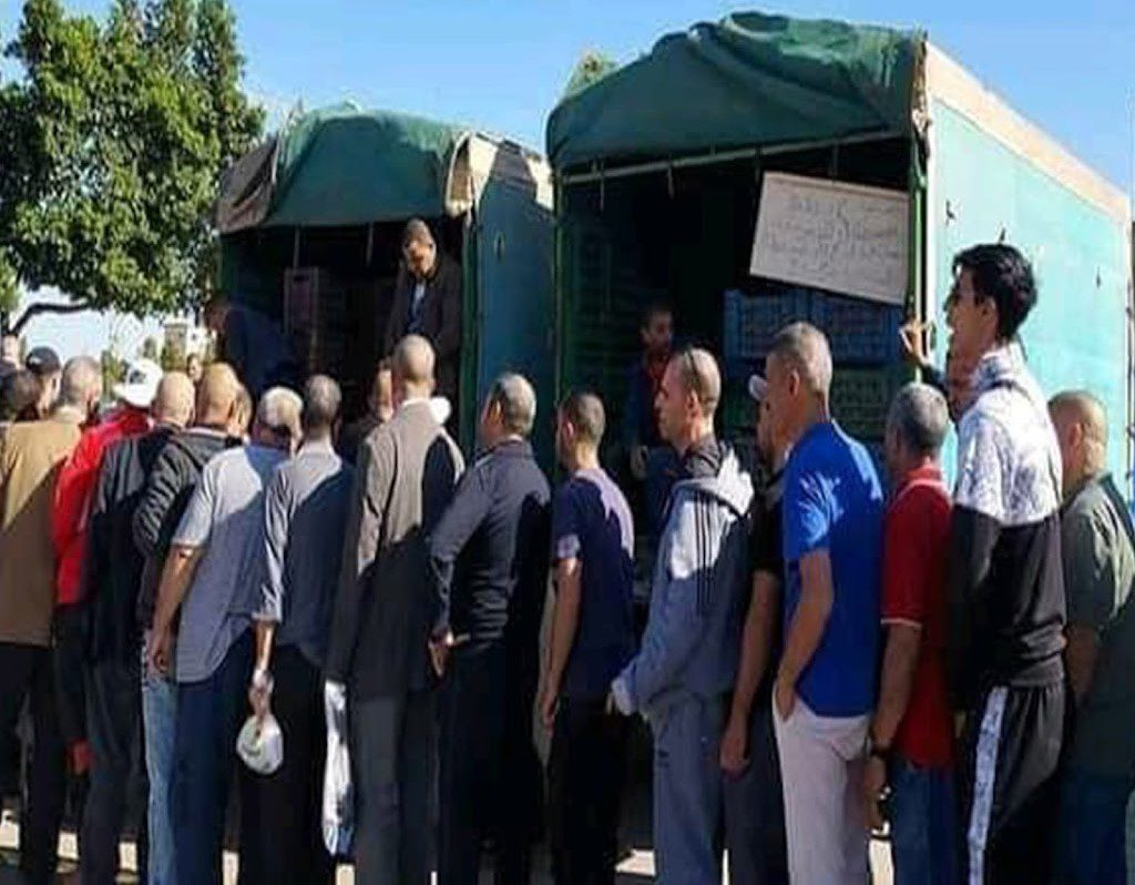 ''جزائر تبون الجديدة'' تفرض على مواطنيها التوفر على الدفتر العائلي من أجل شراء السميد (وثيقة) 1 الجزائريون