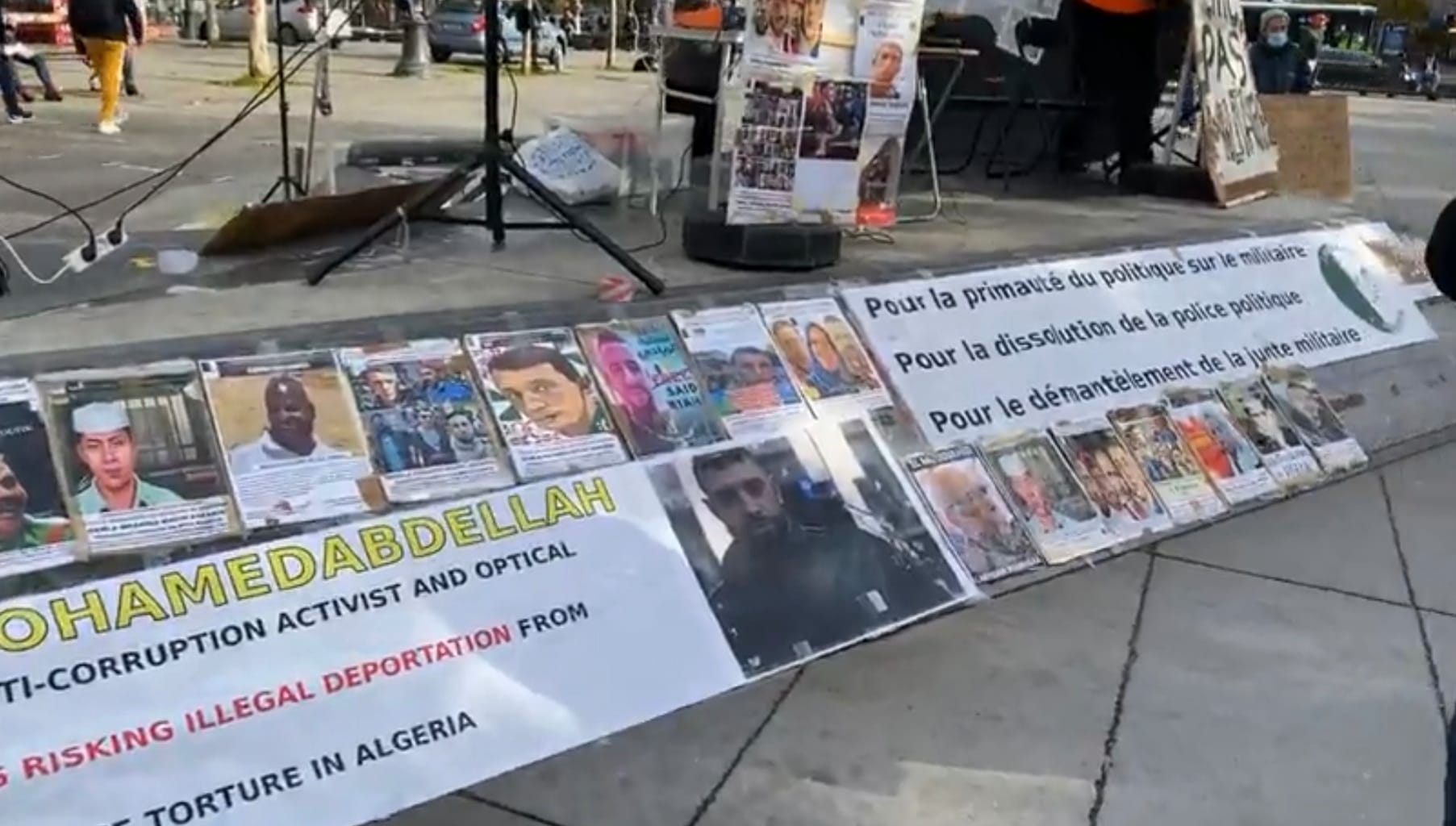 تحت شعار “نظام فاسد وجبان”.. جزائريو المهجر يلتئمون في مظاهرة حاشدة بباريس للمطالبة برحيل نظام العسكر ورموزه الفاسدين تحت شعار “نظام فاسد وجبان”.. جزائريو المهجر يلتئمون في مظاهرة حاشدة بباريس للمطالبة برحيل نظام العسكر ورموزه الفاسدين