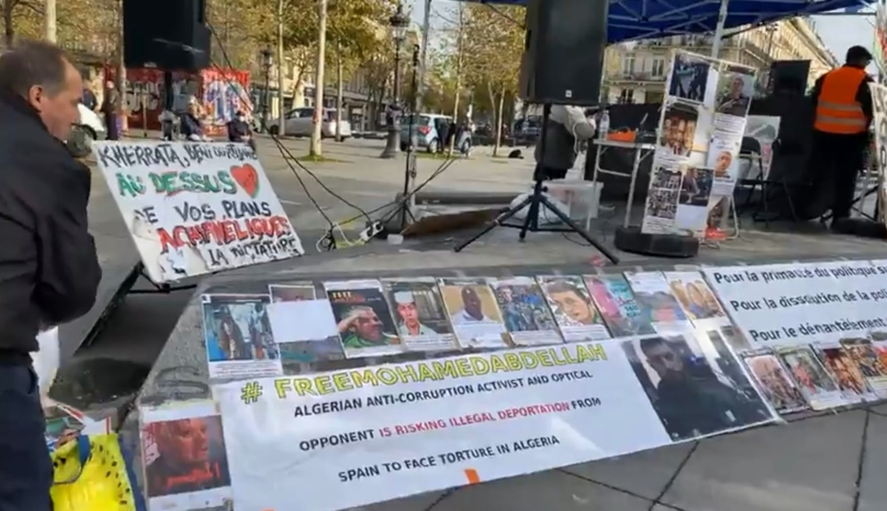 تحت شعار “نظام فاسد وجبان”.. جزائريو المهجر يلتئمون في مظاهرة حاشدة بباريس للمطالبة برحيل نظام العسكر ورموزه الفاسدين تحت شعار “نظام فاسد وجبان”.. جزائريو المهجر يلتئمون في مظاهرة حاشدة بباريس للمطالبة برحيل نظام العسكر ورموزه الفاسدين