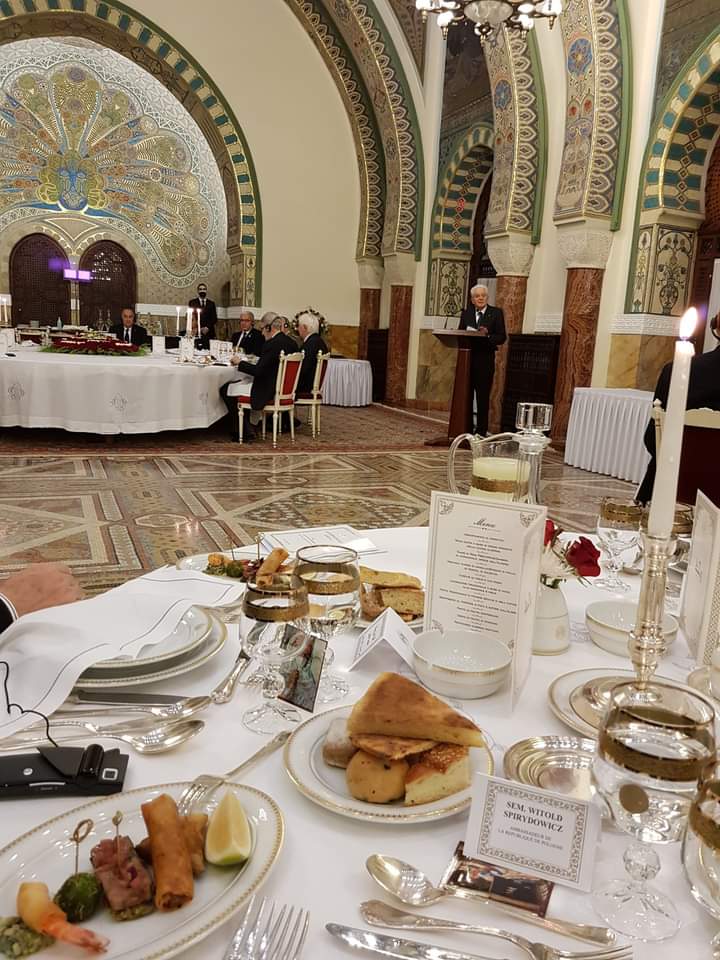 “القوة الجزائرية الضاربة” تقيم مأدبة عشاء فاخرة ب “درهم ديال الحرشة” على شرف الرئيس الإيطالي سيرجيو ماتاريلا (صور فاخرة) “القوة الجزائرية الضاربة” تقيم مأدبة عشاء فاخرة ب “درهم ديال الحرشة” على شرف الرئيس الإيطالي سيرجيو ماتاريلا (صور فاخرة)