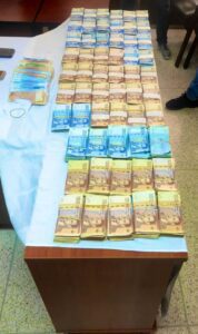 طنجة .. توقيف ثلاثة أشخاص للاشتباه في تورطهم في ارتكاب عملية السطو على مبالغ مالية مهمة من شاحنة لنقل الأموال (صور) طنجة .. توقيف ثلاثة أشخاص للاشتباه في تورطهم في ارتكاب عملية السطو على مبالغ مالية مهمة من شاحنة لنقل الأموال (صور)