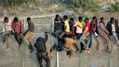 المغرب يحبط محاولة لتسلل مهاجرين "مسلحين" إلى ثغر سبتة المحتلة