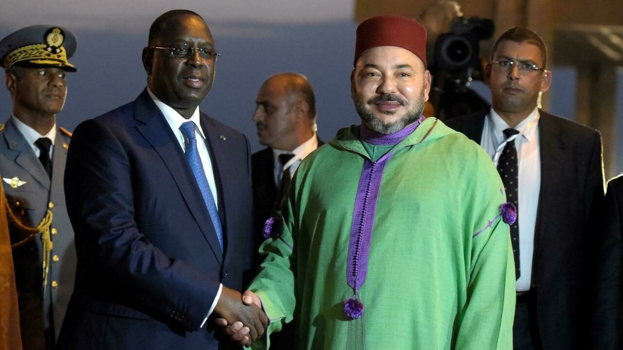 ماكي سال يشكر المغرب على مواكبة الخطوات الأولى لمعهد الدفاع السنغالي الذي افتتح الخميس في دكار 1 ماكس سال والملك محمد السادس