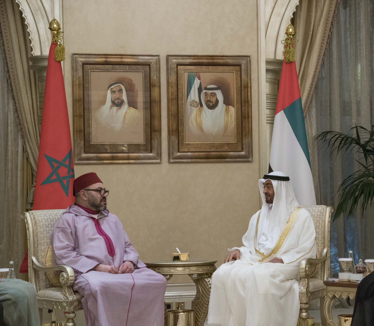 بعد استهداف الحوثيين للإمارات.. الملك محمد السادس يهاتف الشيخ محمد بن زايد آل نهيان 1 آل نهيان
