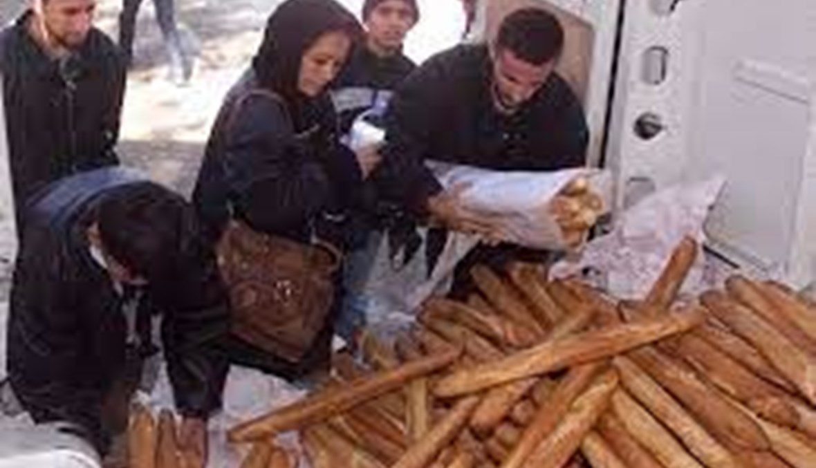 بالجزائر.. ارتفاع صاروخي في أسعار الخبز والمواطنون المغلوبون على أمرهم ينتفضون عبر مواقع التواصل الاجتماعي (فيديو) 1 أزمة الخبز