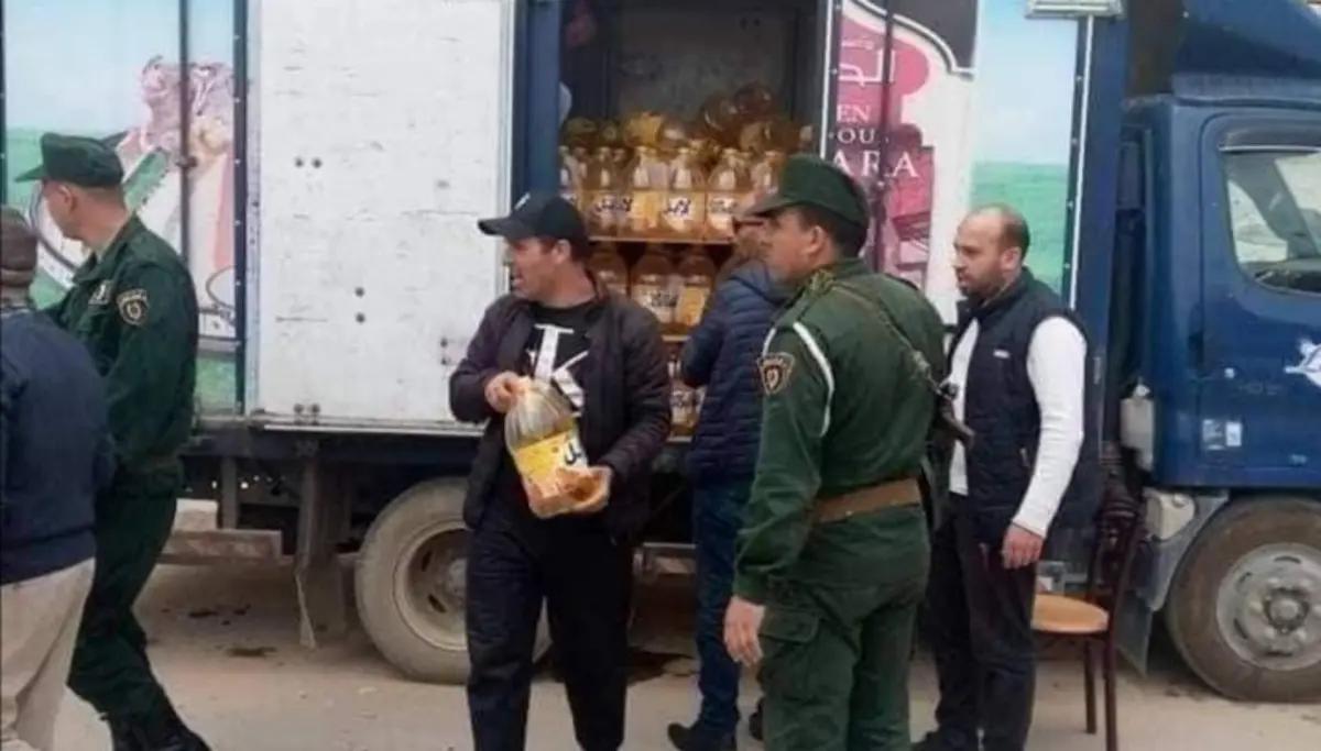 أزمة الزيت بالجزائر تدفع المواطنين إلى الإحتجاج بالشارع العام و النظام الحاكم يعجز عن توفير المواد الإستهلاكية بالأسواق (فيديو) 1 أزمة الزيت بالجزائر