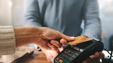 الأداء بواسطة البطاقات البنكية