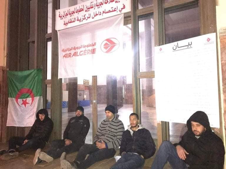 الطرد التعسفي بسبب العمل النقابي.. الخطوط الجوية الجزائرية تفصل خمس تقنيين (روبورتاج/صور) الطرد التعسفي بسبب العمل النقابي.. الخطوط الجوية الجزائرية تفصل خمس تقنيين (روبورتاج/صور)