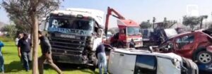 بالصور.. حادثة سير خطيرة “رموك” يدهس 11 سيارة بالطريق السيار للدار البيضاء بالصور.. حادثة سير خطيرة “رموك” يدهس 11 سيارة بالطريق السيار للدار البيضاء