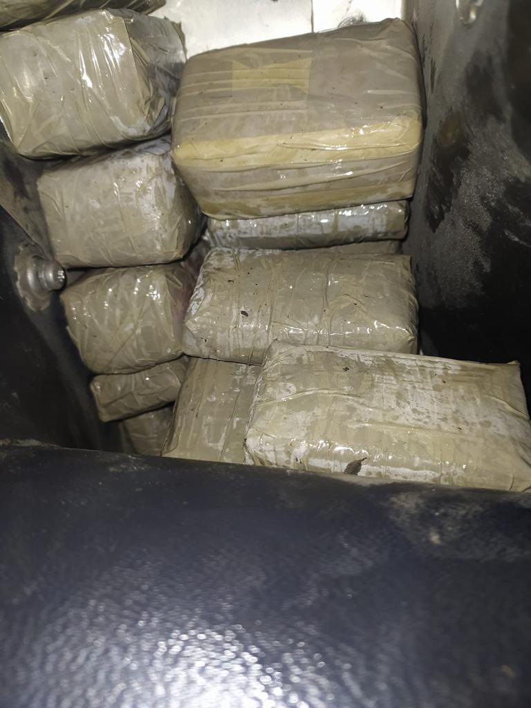 ميناء طنجة المتوسط.. إحباط عملية للتهريب الدولي للمخدرات وحجز 516 كلغ من مخدر الشيرا (صور) ميناء طنجة المتوسط.. إحباط عملية للتهريب الدولي للمخدرات وحجز 516 كلغ من مخدر الشيرا (صور)