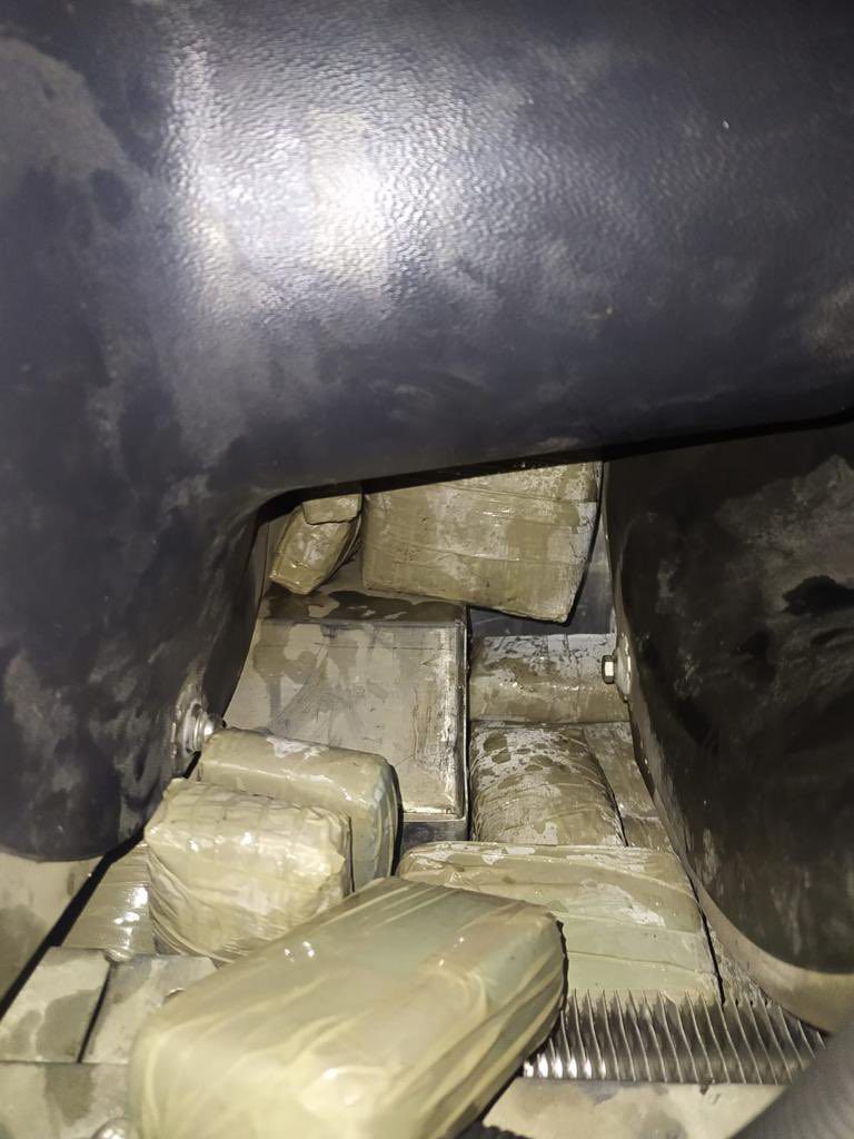 ميناء طنجة المتوسط.. إحباط عملية للتهريب الدولي للمخدرات وحجز 516 كلغ من مخدر الشيرا (صور) ميناء طنجة المتوسط.. إحباط عملية للتهريب الدولي للمخدرات وحجز 516 كلغ من مخدر الشيرا (صور)