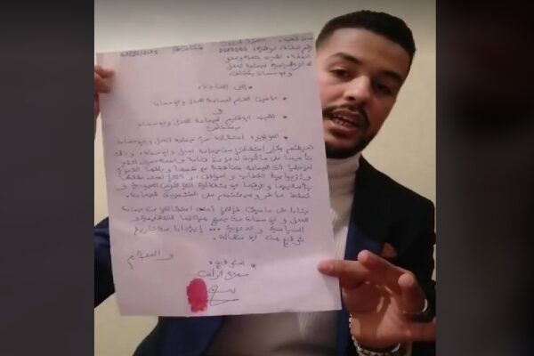 تصدع جدران بيت جماعة العدل والإحسان بمكناس.. والسبب؟؟ (وثيقة) تصدع جدران بيت جماعة العدل والإحسان بمكناس.. والسبب؟؟ (وثيقة)