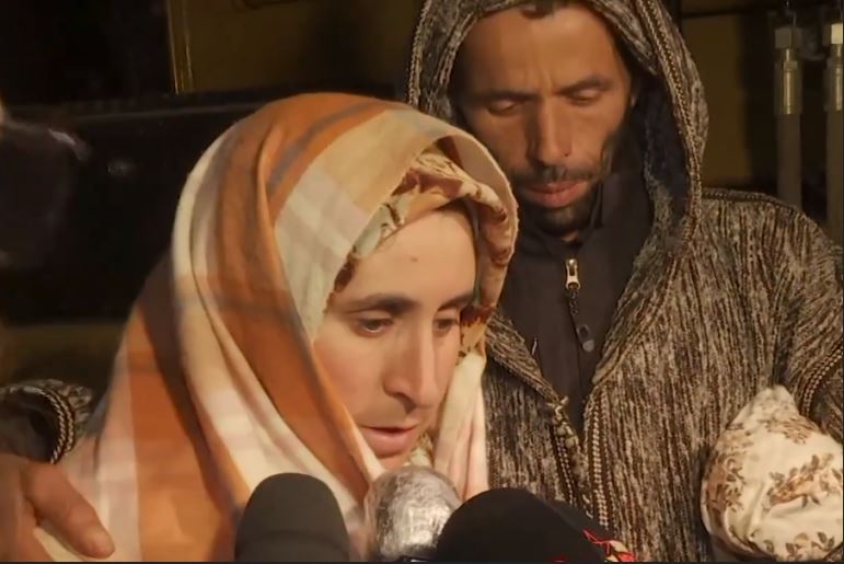 والدا ''الطفل ريان'' يعودان من الديار السعودية بعد أدائهم لمناسك العمرة برعاية ملكية 1 والدي الطفل ريان