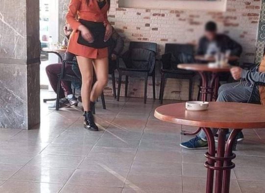 عري وإغراء وأشياء أخرى.. هكذا أصبح أرباب المقاهي بالمغرب يحرضون “النادلات” من أجل إغراء الزبناء بلباس خادش للحياء ( صور ) عري وإغراء وأشياء أخرى.. هكذا أصبح أرباب المقاهي بالمغرب يحرضون “النادلات” من أجل إغراء الزبناء بلباس خادش للحياء ( صور )
