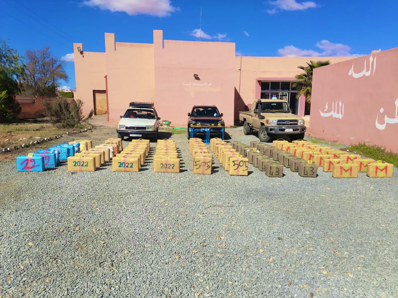 بفضل معلومات الديستي .. توقيف ثلاثة أشخاص وحجز حوالي 3ر2 طن من مخدر الشيرا بكلميم (صور) 1 كلميم 4