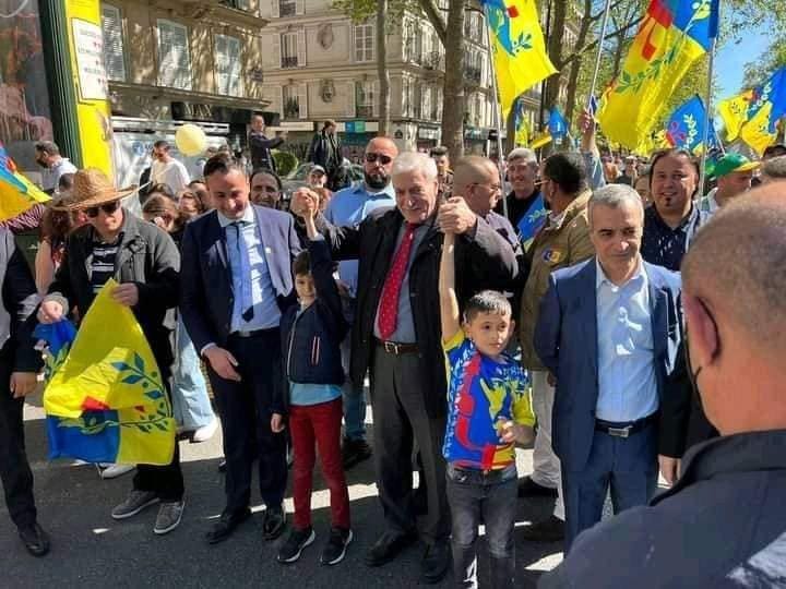بمناسبة الذكرى الـ42 للربيع الأمازيغي.. قبايليو فرنسا يجددون مطلبهم بالاستقلال عن الجزائر (صور/فيديوهات) بمناسبة الذكرى الـ42 للربيع الأمازيغي.. قبايليو فرنسا يجددون مطلبهم بالاستقلال عن الجزائر (صور/فيديوهات)