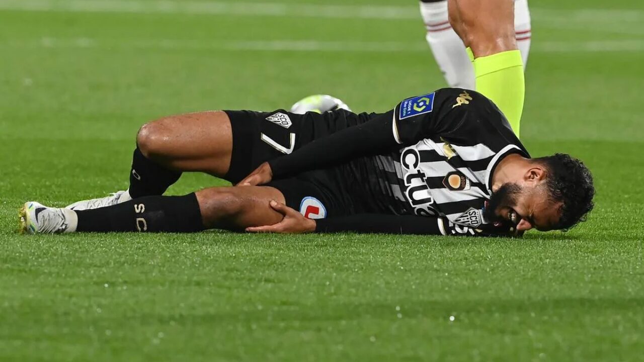 انتهاء موسم اللاعب المغربي سفيان بوفال بعد خضوعه لعملية جراحية.. وشكوك حول مشاركته في كأس العالم بقطر 2022 1 بوفال
