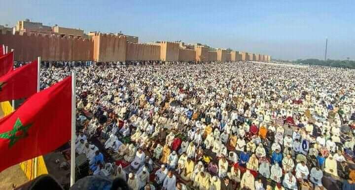 بالصور.. المغاربة يؤدون صلاة العيد وسط أجواء روحانية مهِيبة سادها تبادل للتهاني والتبريكات بالصور.. المغاربة يؤدون صلاة العيد وسط أجواء روحانية مهِيبة سادها تبادل للتهاني والتبريكات