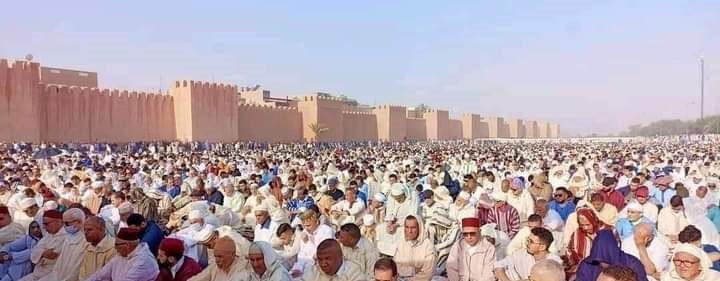 بالصور.. المغاربة يؤدون صلاة العيد وسط أجواء روحانية مهِيبة سادها تبادل للتهاني والتبريكات بالصور.. المغاربة يؤدون صلاة العيد وسط أجواء روحانية مهِيبة سادها تبادل للتهاني والتبريكات