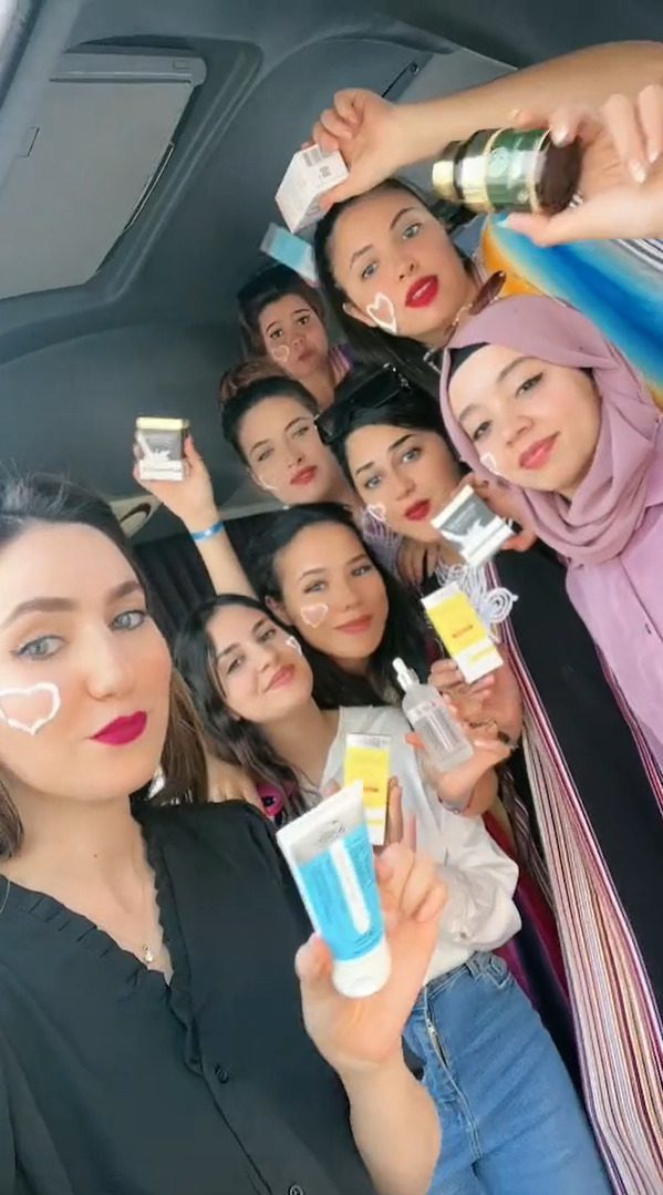 نشطاء يناشدون وزارة الصحة من أجل التدخل الفوري لوقف تسويق منتجات تجميلية “مجهولة المصدر” يتم ترويجها على الشبكات الإجتماعية نشطاء يناشدون وزارة الصحة من أجل التدخل الفوري لوقف تسويق منتجات تجميلية “مجهولة المصدر” يتم ترويجها على الشبكات الإجتماعية