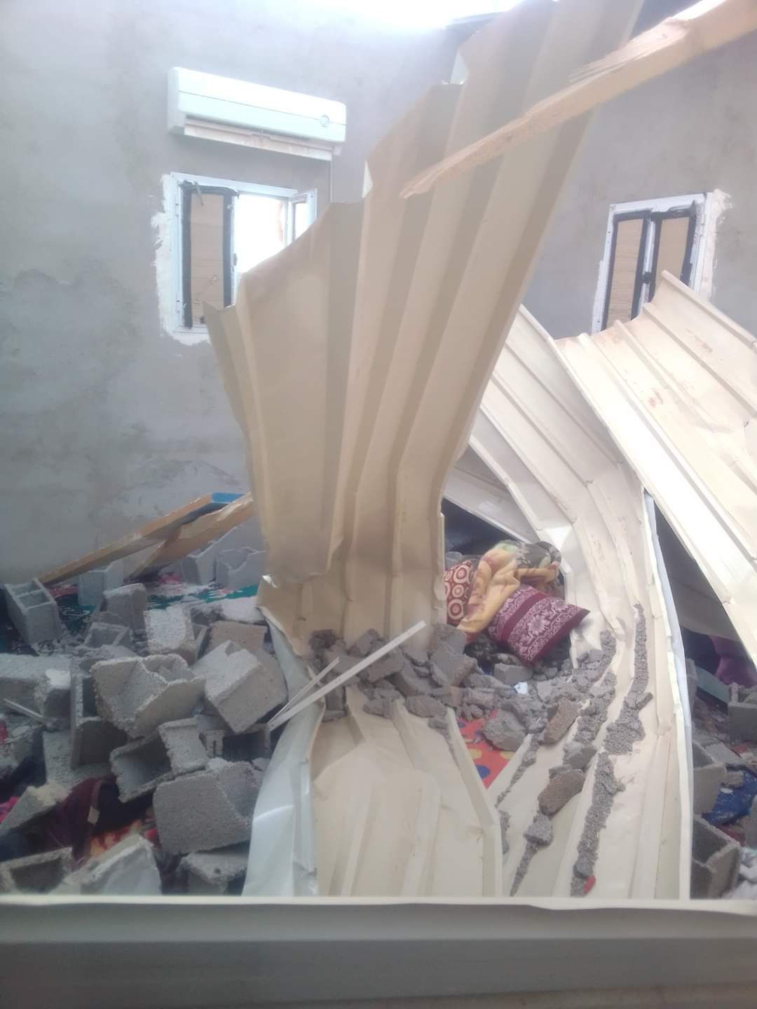 صرخة محتجزي مخيمات تندوف: شتان بين العيش بجحيم المخيمات وجنة الأقاليم الجنوبية للمملكة المغربية (صور) صرخة محتجزي مخيمات تندوف: شتان بين العيش بجحيم المخيمات وجنة الأقاليم الجنوبية للمملكة المغربية (صور)