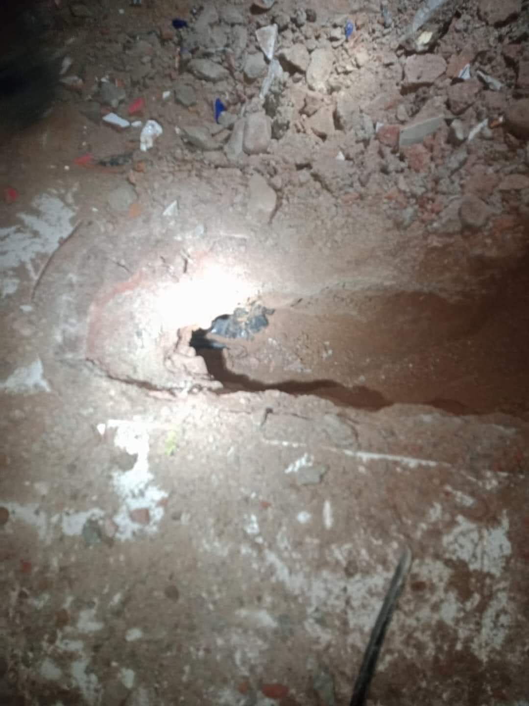 بسبب الصراع من أجل الإرث.. شقيقان يقدمان على الإجهاز على شقيقهما الثالث ودفن جثته وسط منزل بمراكش (صور) بسبب الصراع من أجل الإرث.. شقيقان يقدمان على الإجهاز على شقيقهما الثالث ودفن جثته وسط منزل بمراكش (صور)