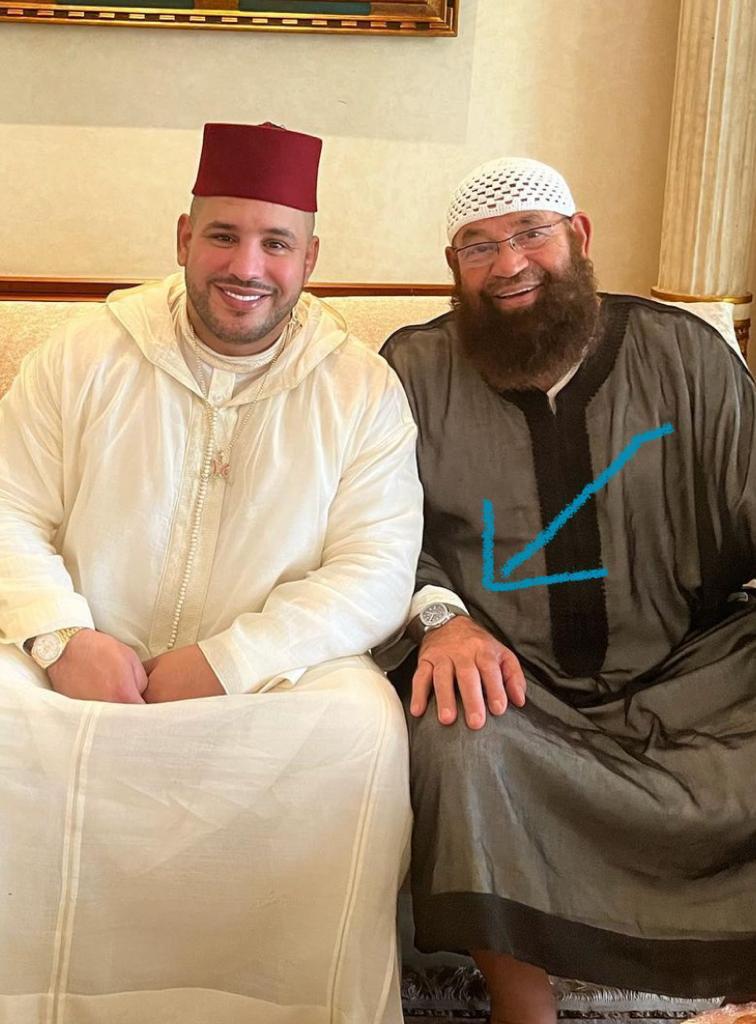على خطى أبنائه.. والد الإخوة زعيتر يرتدي ساعة يدوية باهظة الثمن (صورة) على خطى أبنائه.. والد الإخوة زعيتر يرتدي ساعة يدوية باهظة الثمن (صورة)