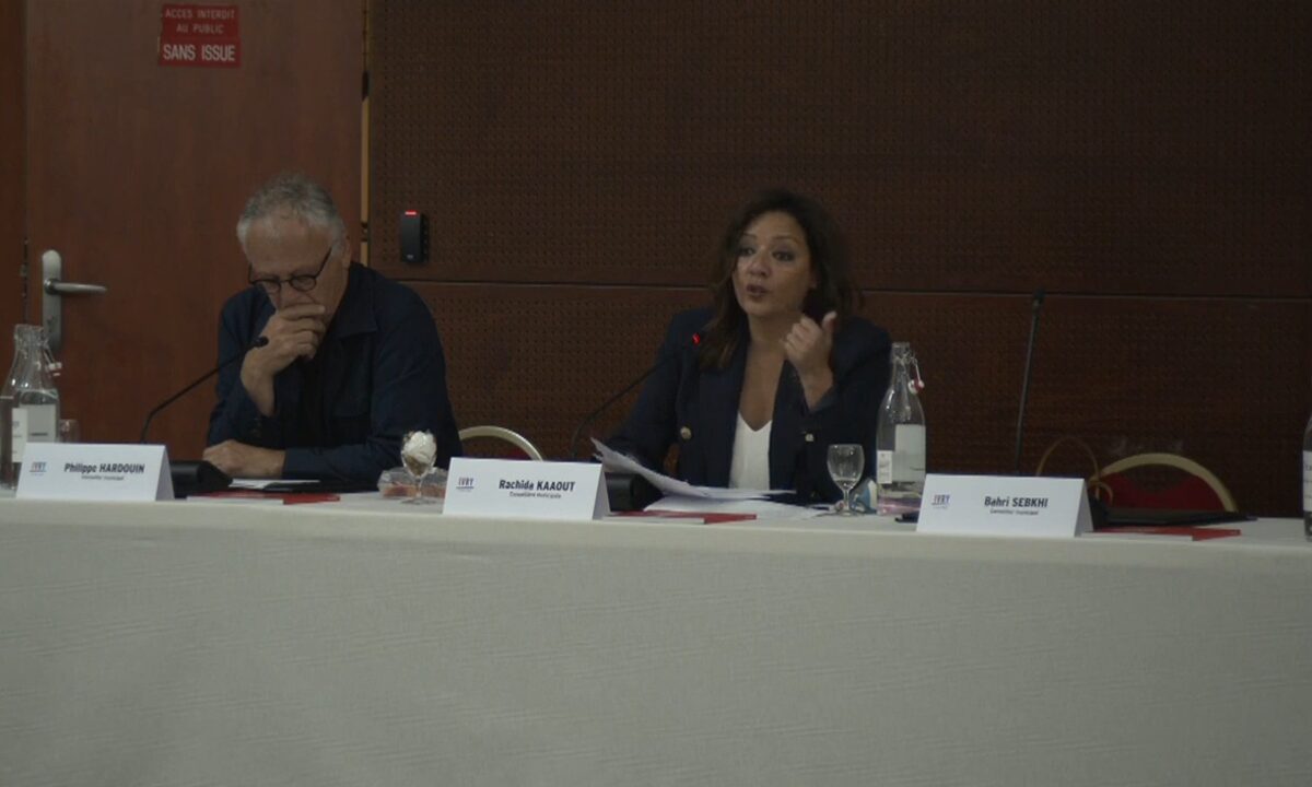 المستشارة رشيدة كعوط تُحبط محاولة عمدة "إيفري سيغ سان" توقيع "معاهدة صداقة" مع ميليشيات "البوليساريو" (فيديو) 1 كعوط