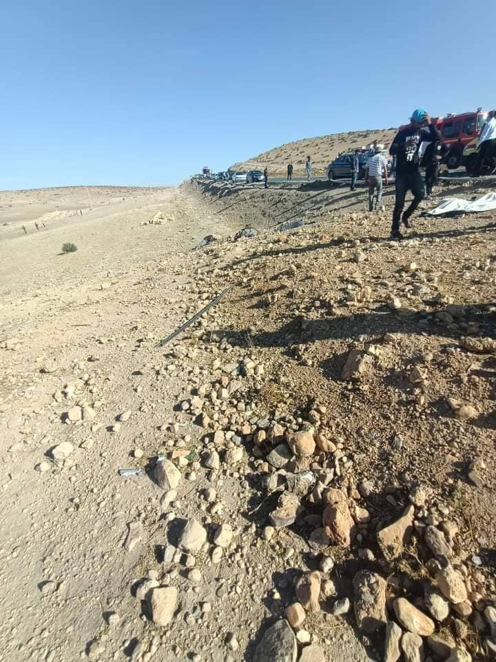 حادثة سير مفجعة ضواحي خريبكة أسفرت عن وفاة 19 شخصا وإصابة أزيد من 30 شخصا إثر انقلاب حافلة لنقل الركاب حادثة سير مفجعة ضواحي خريبكة أسفرت عن وفاة 19 شخصا وإصابة أزيد من 30 شخصا إثر انقلاب حافلة لنقل الركاب