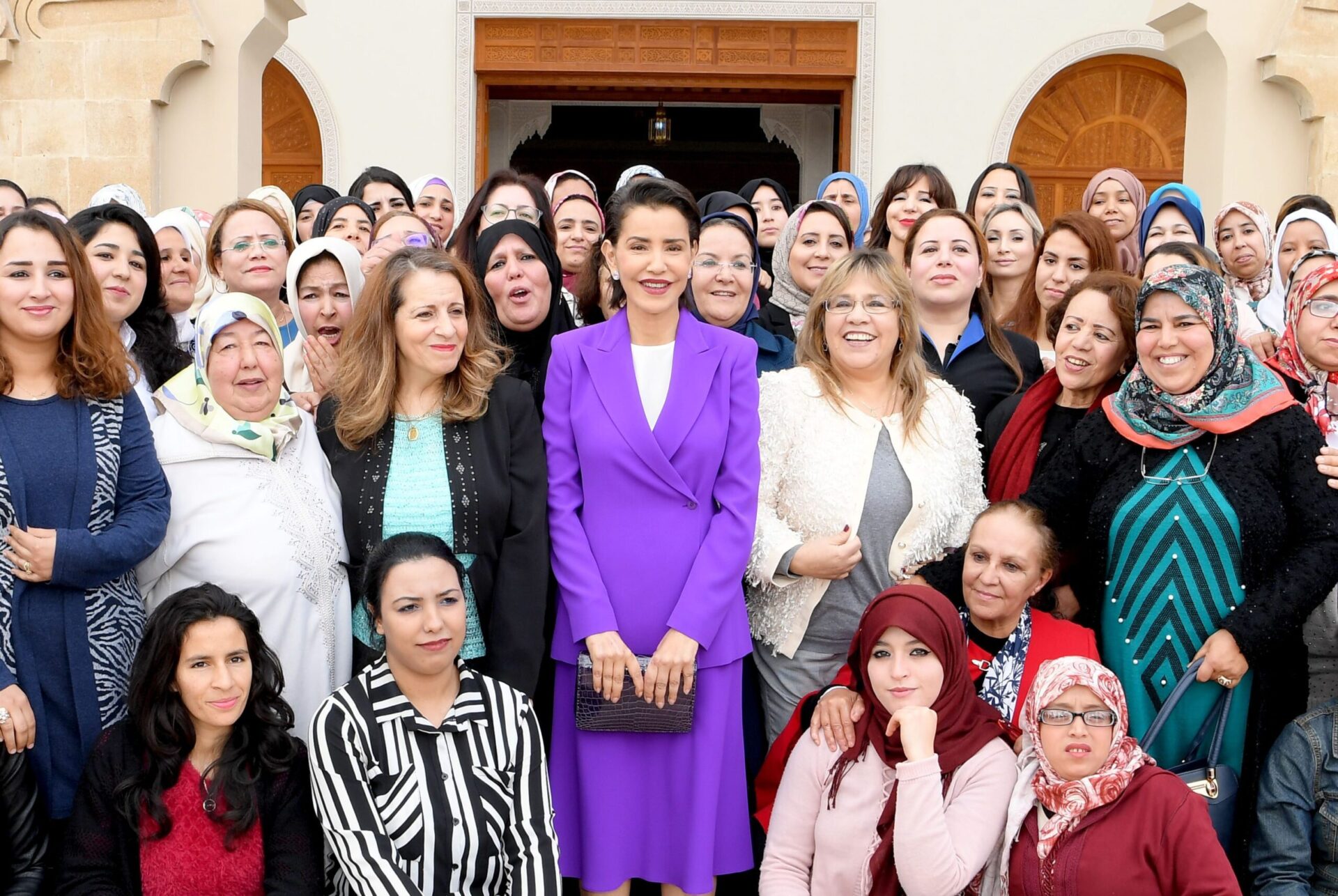 ذكرى ميلاد الأميرة للا مريم.. مناسبة سنوية للتوقف عند الانخراط الموصول لسموّها في دعم المبادرات ذات الطابع الاجتماعي 1 لالة مريم 2 scaled