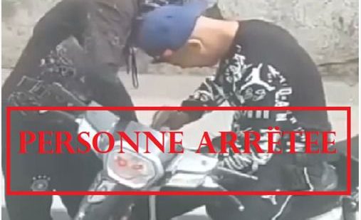 توقيف قاصر بالبيضاء بعد ظهوره في شريط فيديو يثبت تورطه في ارتكاب عملية سرقة بالخطف باستعمال دراجة نارية 1 توقيف لص